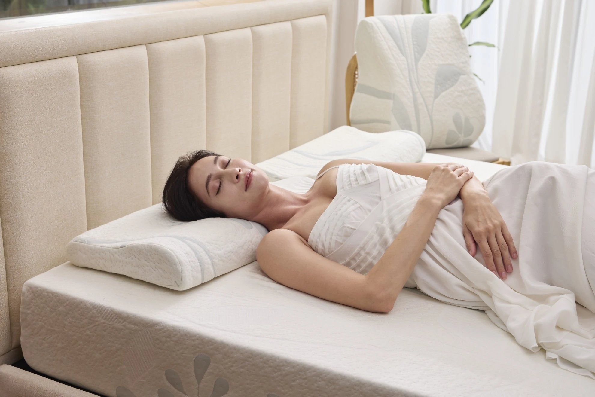 為什麼換了床還是睡不好？揭秘脊椎放鬆的「支撐科學」：從 NASA 減壓科技到身體的肌力密碼